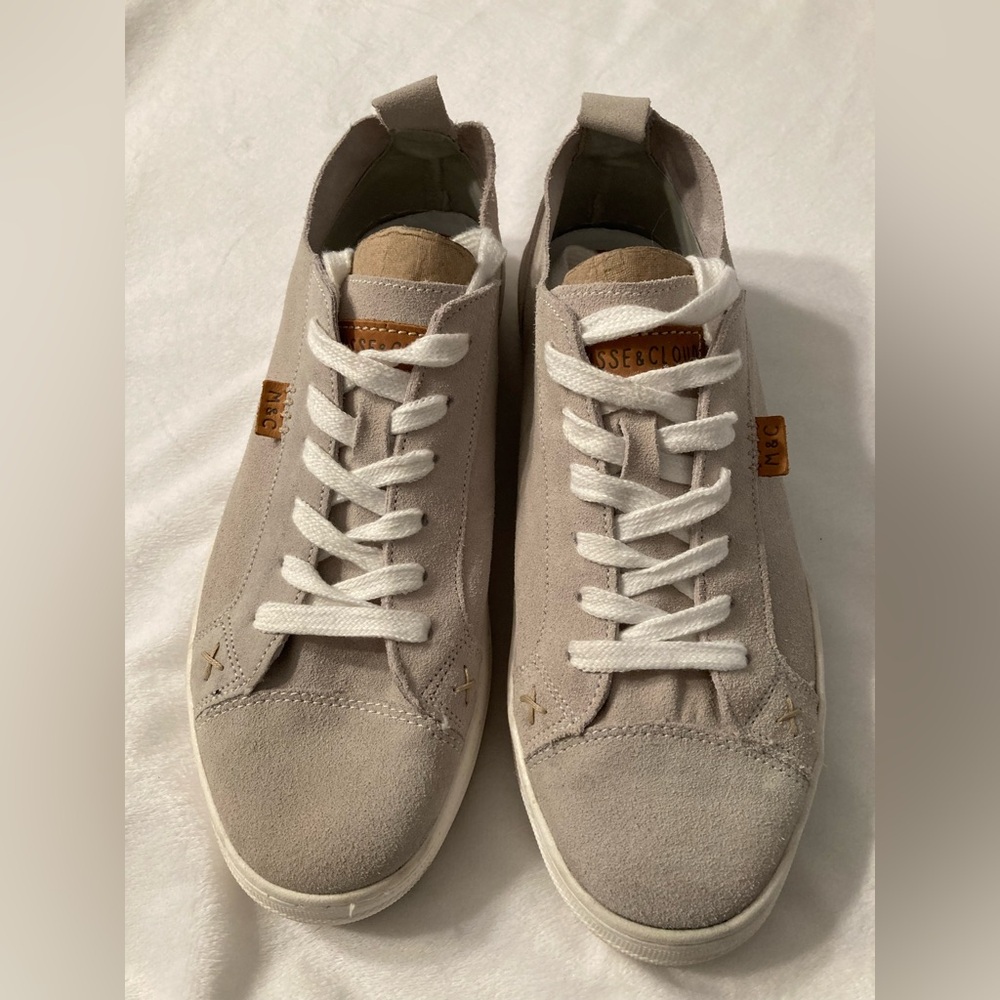 Musse and Cloud Women’s Beige Suede Sneakers, Size 10